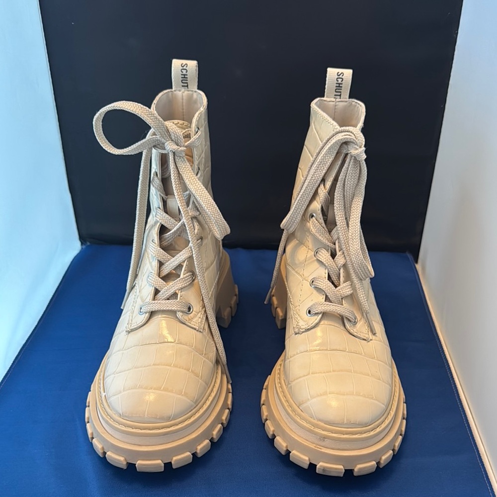 SCHUTZ‎ Cream Lace Up Boots with Rugged Sole size 8.5